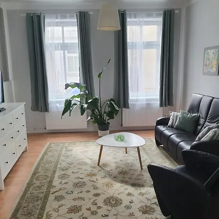 Grosse, Familienfreundliche Ferienwohnung, Ruhig Im Zentrum Von Güstrow Extérieur photo