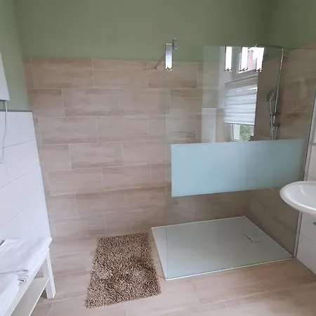 Grosse, Familienfreundliche Ferienwohnung, Ruhig Im Zentrum Von Güstrow Extérieur photo