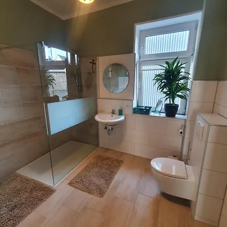 Grosse, Familienfreundliche Ferienwohnung, Ruhig Im Zentrum Von Güstrow Extérieur photo