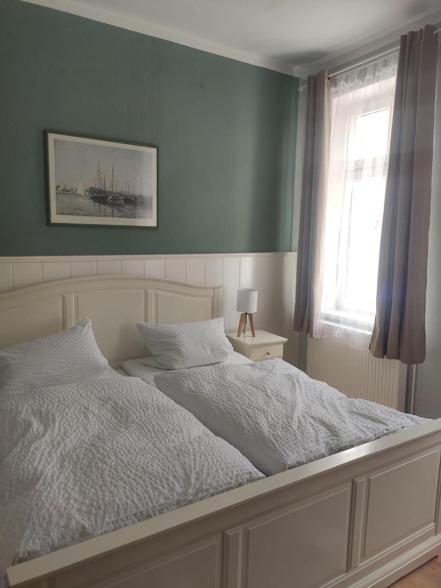 Grosse, Familienfreundliche Ferienwohnung, Ruhig Im Zentrum Von Appartement