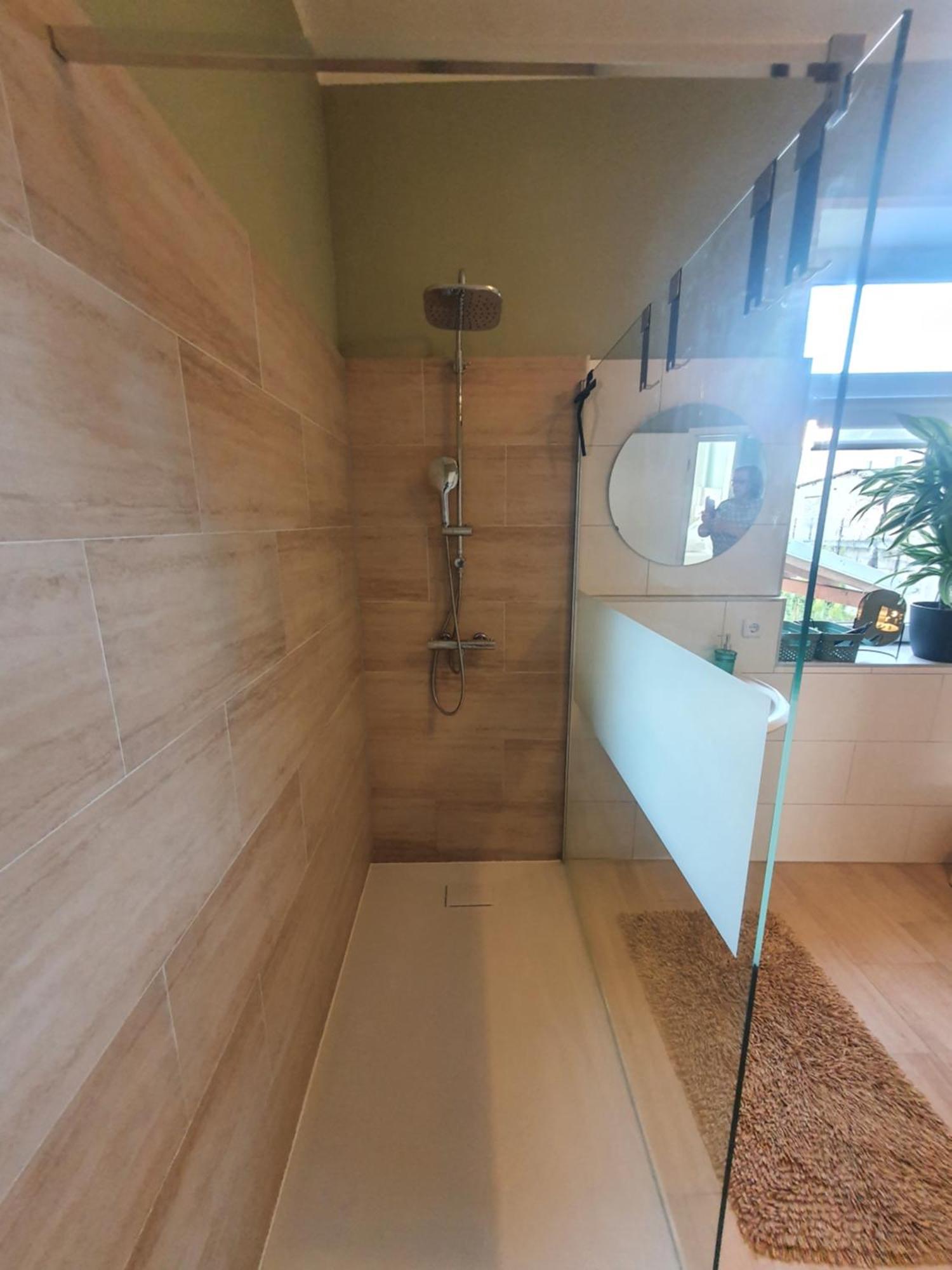 Grosse, Familienfreundliche Ferienwohnung, Ruhig Im Zentrum Von Apartment
