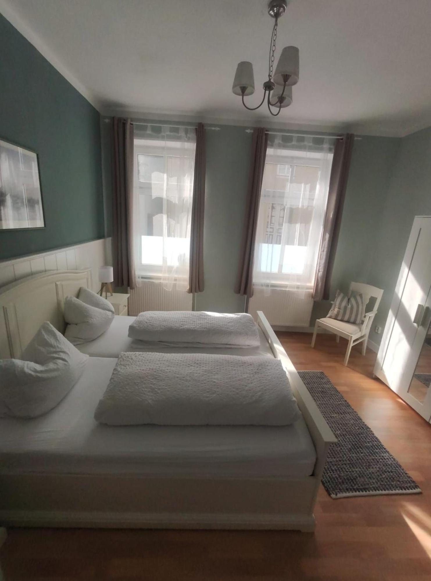 Grosse, Familienfreundliche Ferienwohnung, Ruhig Im Zentrum Von Appartement Güstrow